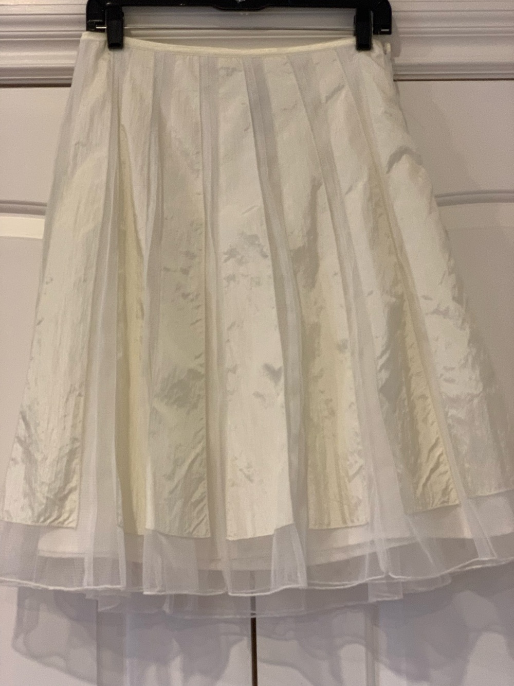 Saint Tropez West Cream Pleated Taffeta Skirt with Tulle overlay. Sz 6